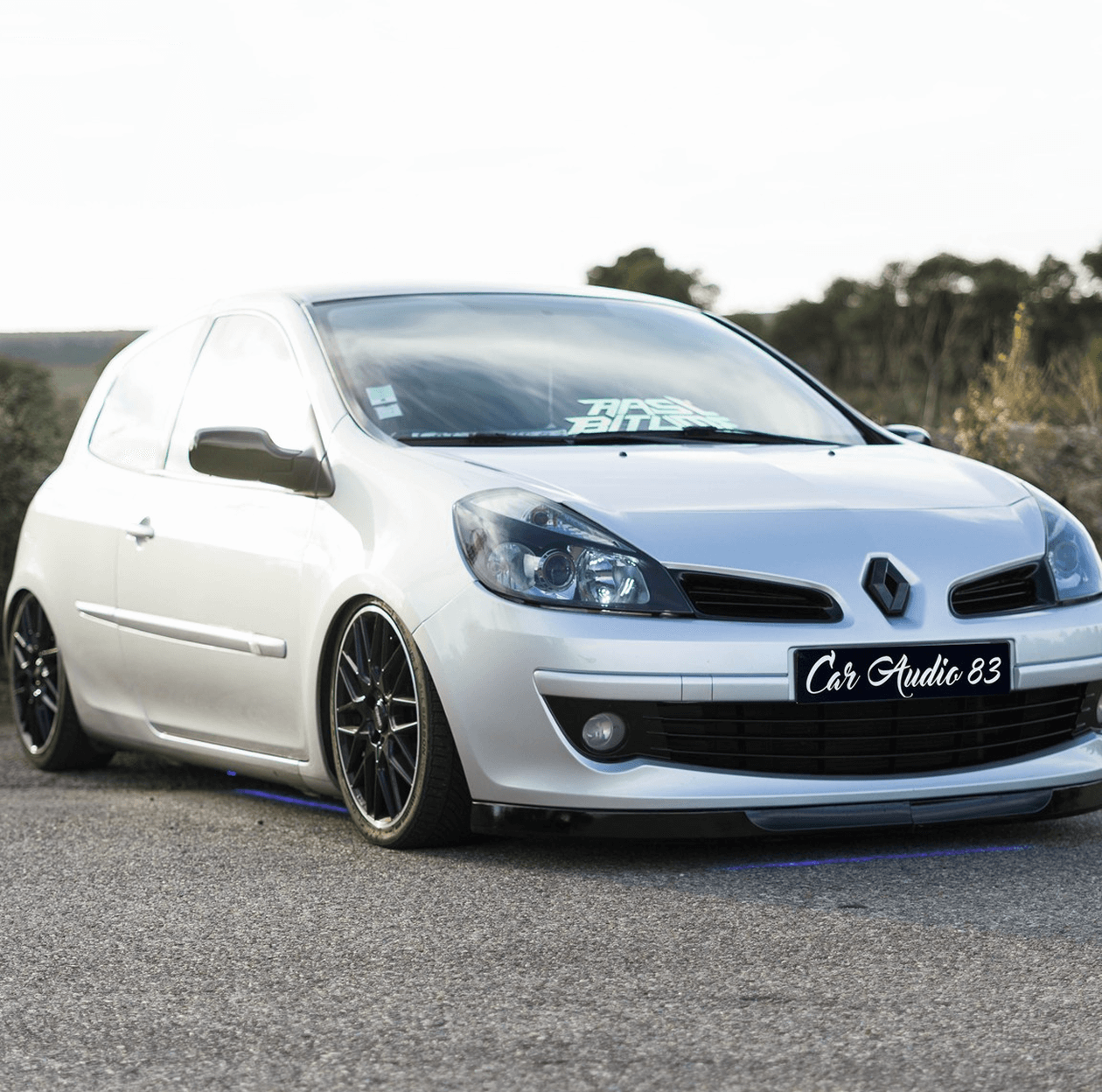 Renault Clio tuné par Caraudio 83